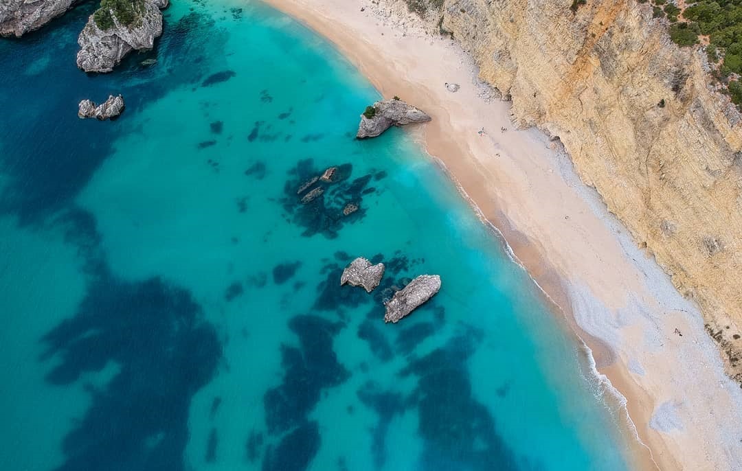 This is the most secret beach in Lisbon. And one of the most beautiful in Portugal