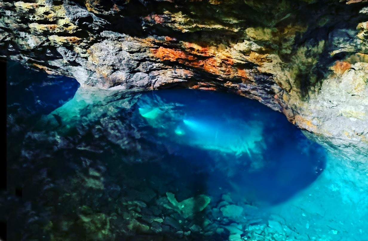 There is a secret cave and a blue lagoon in Portugal which is a true paradise to discover