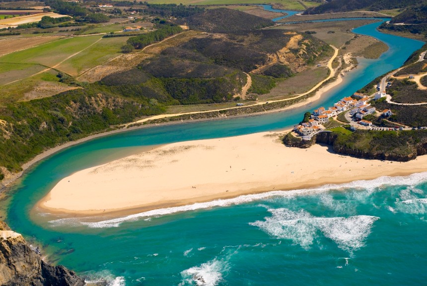 There is a Portuguese beach among the 15 hidden treasures of Europe