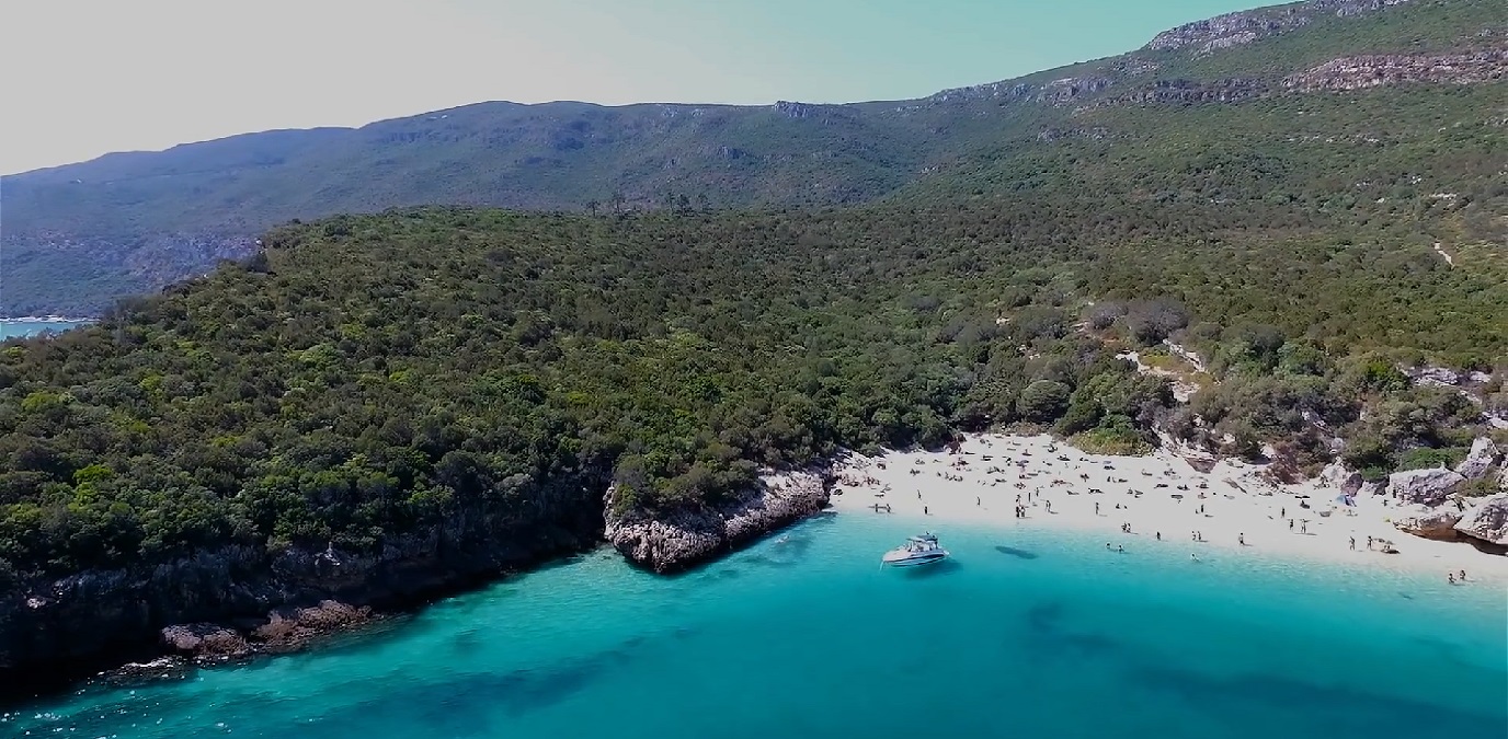 These 5 paradisiacal beaches are just 50 minutes from Lisbon Portugal